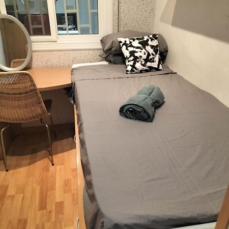 Habitacion En Piso Compartido Cerca Del Camp Nou Оспиталет-де-Льобрегат Экстерьер фото